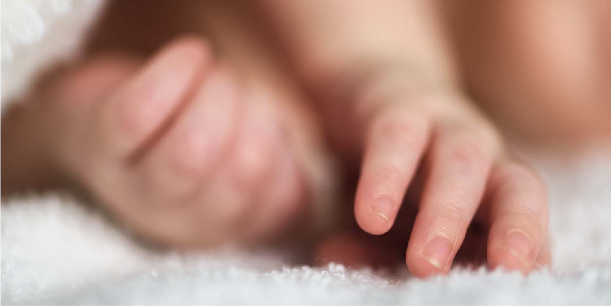 newborn-baby-hands-in-a-fluffy-blanket